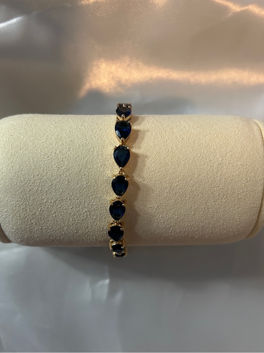 Gold Tone Bracelet with Deep Blue Heart Gemstones NEW